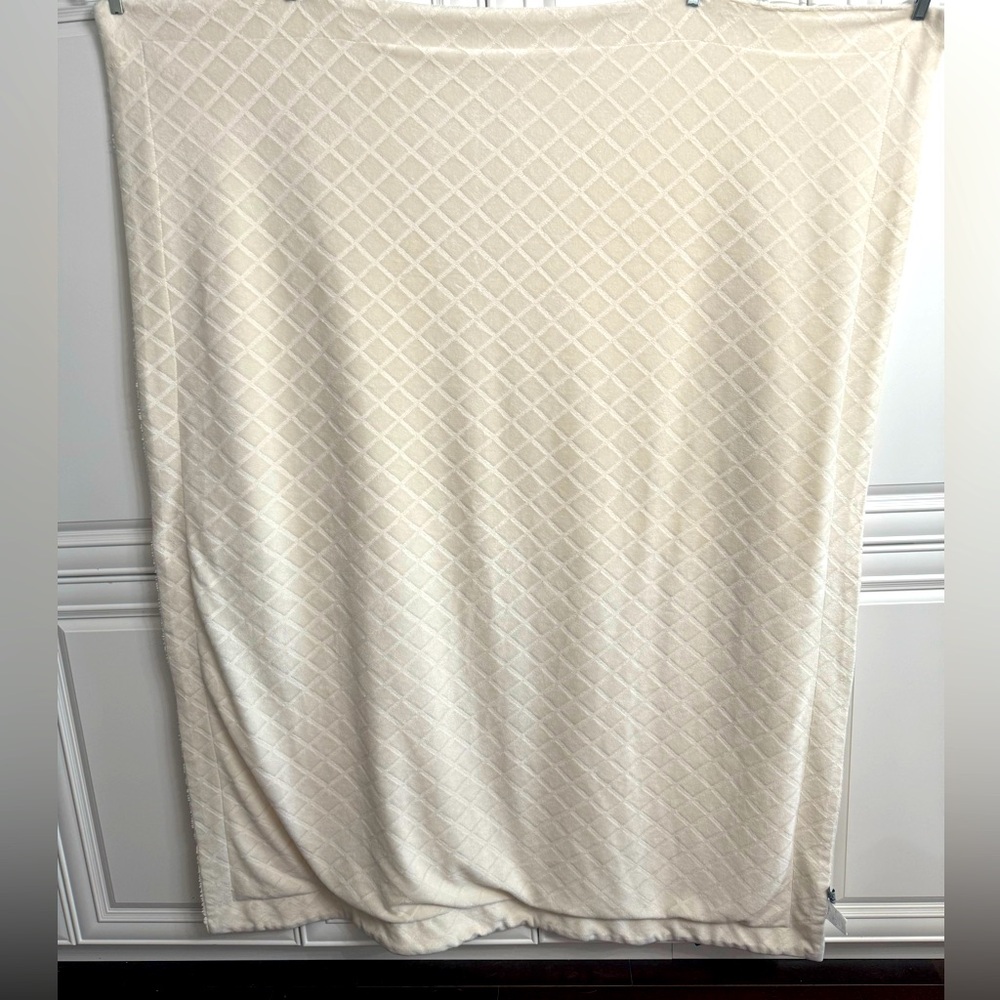 Laura Ashley Cream Plush Throw Blanket 48” x 62” Tone on Tone Pattern on Front